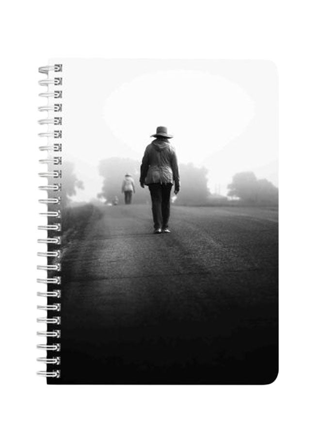 لوحة دفتر ملاحظات مقاس A5 بسلك حلزوني وطبعة طريق غير منتهي أسود/ أبيض - Image 1