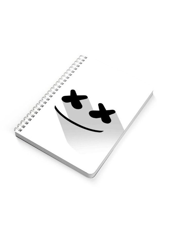 لوحة دفتر ملاحظات بسلك حلزوني مقاس A5 بغلاف بتصميم شخصية الدي جيه مارشميلو أسود/ أبيض - Image 2