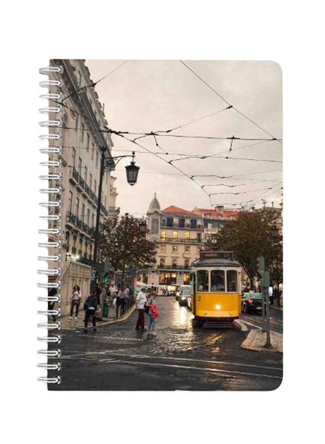 لوحة دفتر ملاحظات مقاس A5 بسلك حلزوني وطبعة ترام في شوارع مدينة متعدد الألوان - Image 1