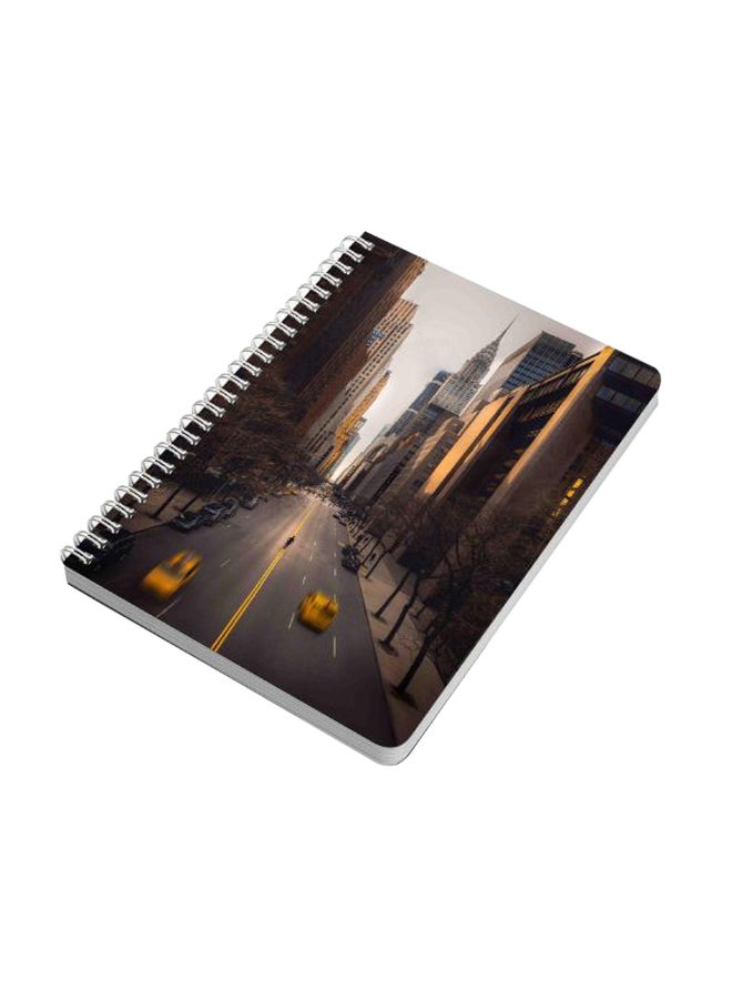 لوحة دفتر ملاحظات بسلك مقاس A5 بتصميم مبانٍ في مدينة نيويورك متعدد الألوان - Image 2