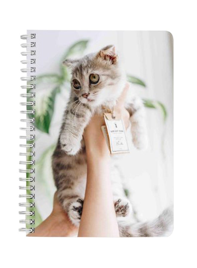 لوحة دفتر ملاحظات بسلك حلزوني مقاس A5 بطبعة قط يرتدي بطاقة تعريف متعدد الألوان - Image 1