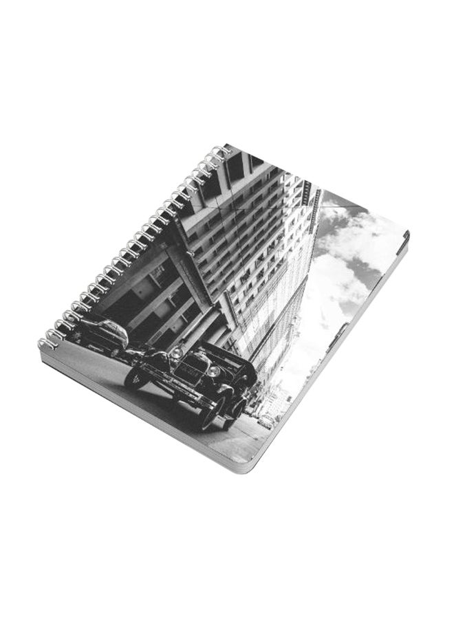 لوحة دفتر مُلاحظات بسلك مقاس A5 مزين بطبعة تمثل سيارات في الطريق أسود/ رمادي - Image 2