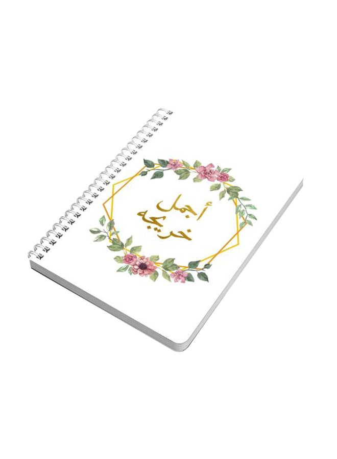لوحة دفتر ملاحظات مقاس A5 بسلك حلزوني وطبعة عبارة "أجمل خريجة" وردي/أخضر/أبيض - Image 1