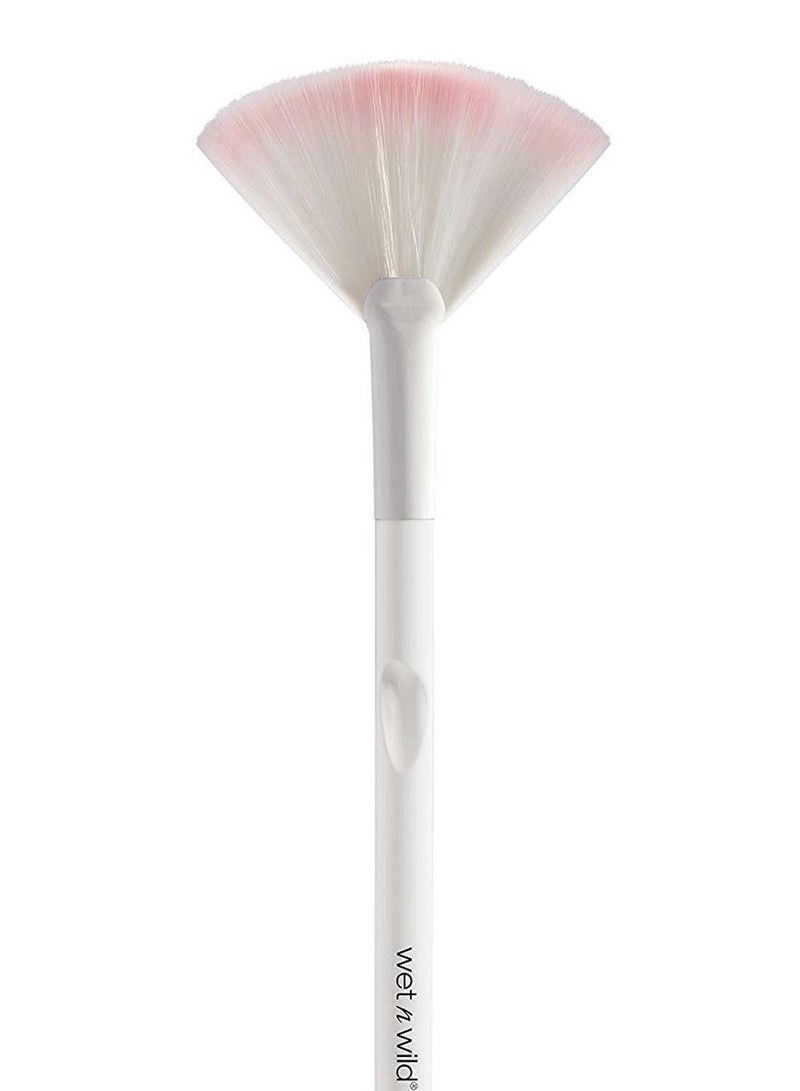 Wet N Wild Fan Shape Face Make Up Brush White/Beige/Pink  - Image 2