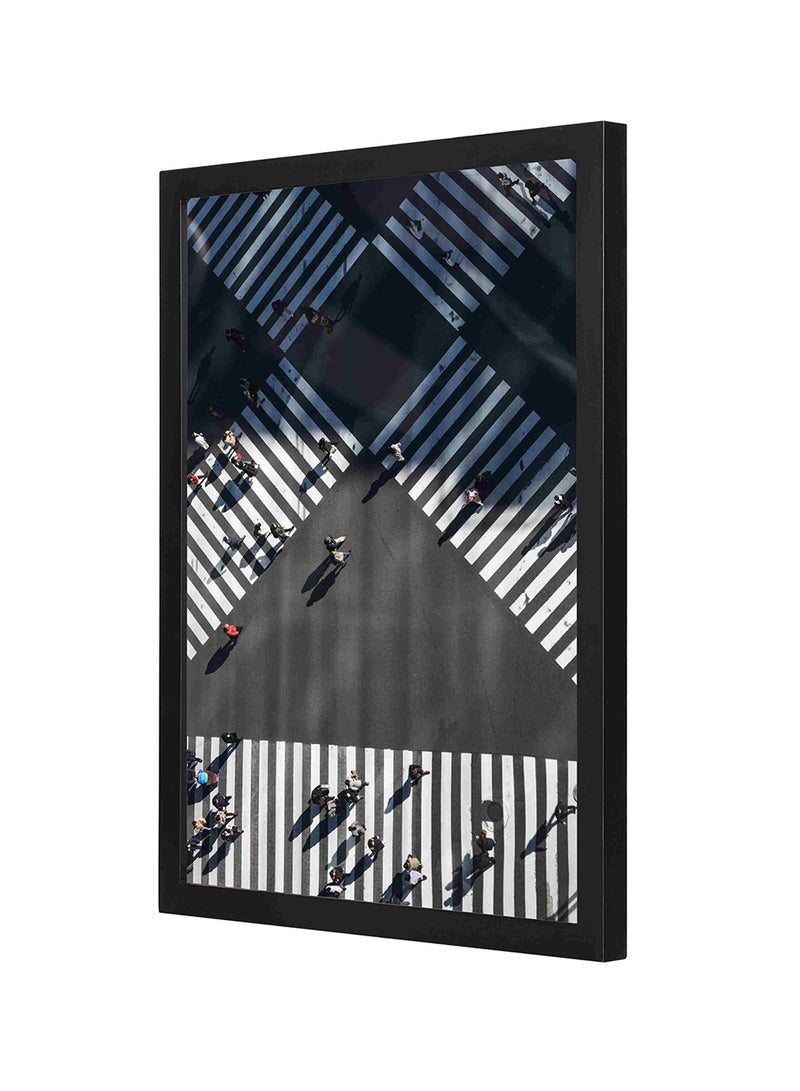 لوحة فنية جدارية بإطار خشبي بتصميم رسمة طريق عبور المشاة في الشوارع أسود/ أبيض 33x43سم - Image 1