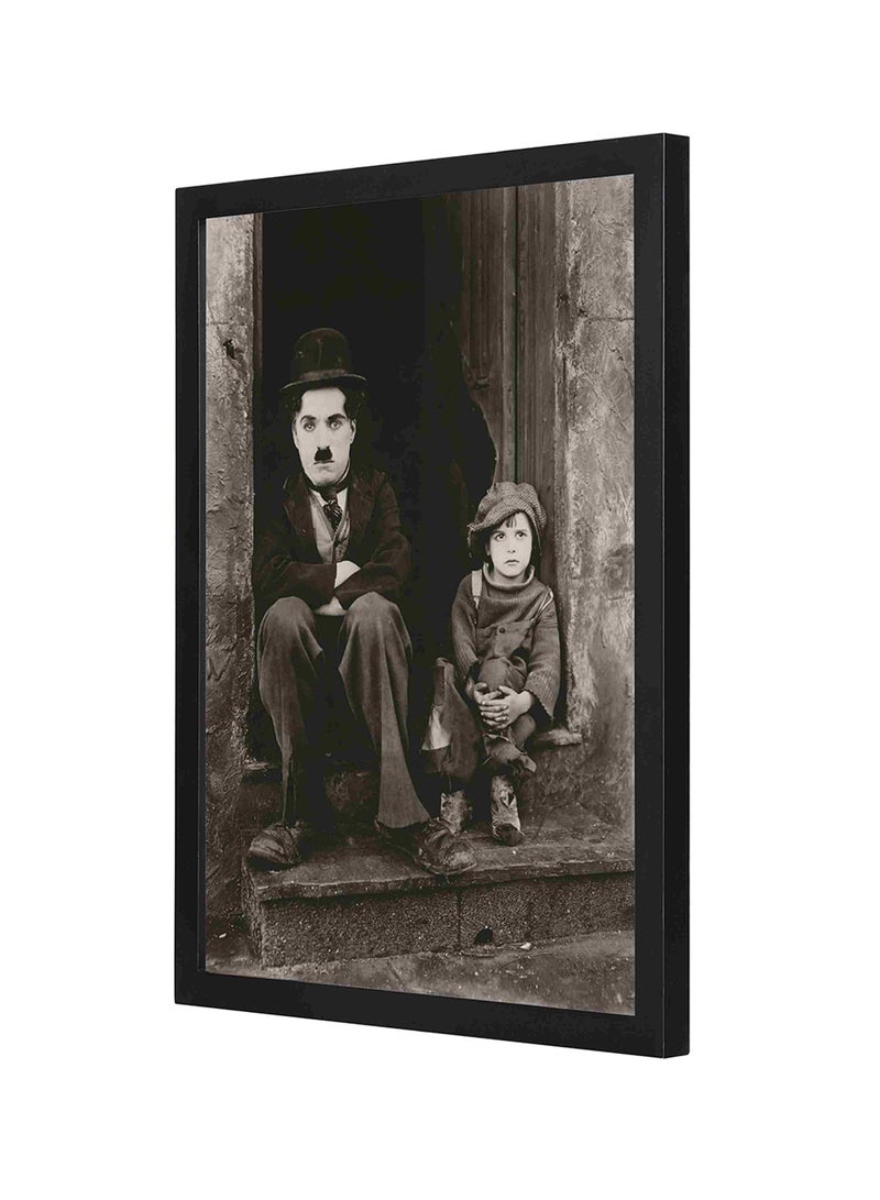 لوحة فنية لديكور الحائط بإطار خشبي تمثل شارل شابلن مع ولد متعدد الألوان 33x43سم - Image 1