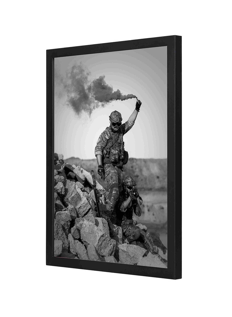 لوحة فنية بإطار من الخشب بصورة رجل من الجيش يحمل شارة متعدد الألوان 33x43سم - Image 1