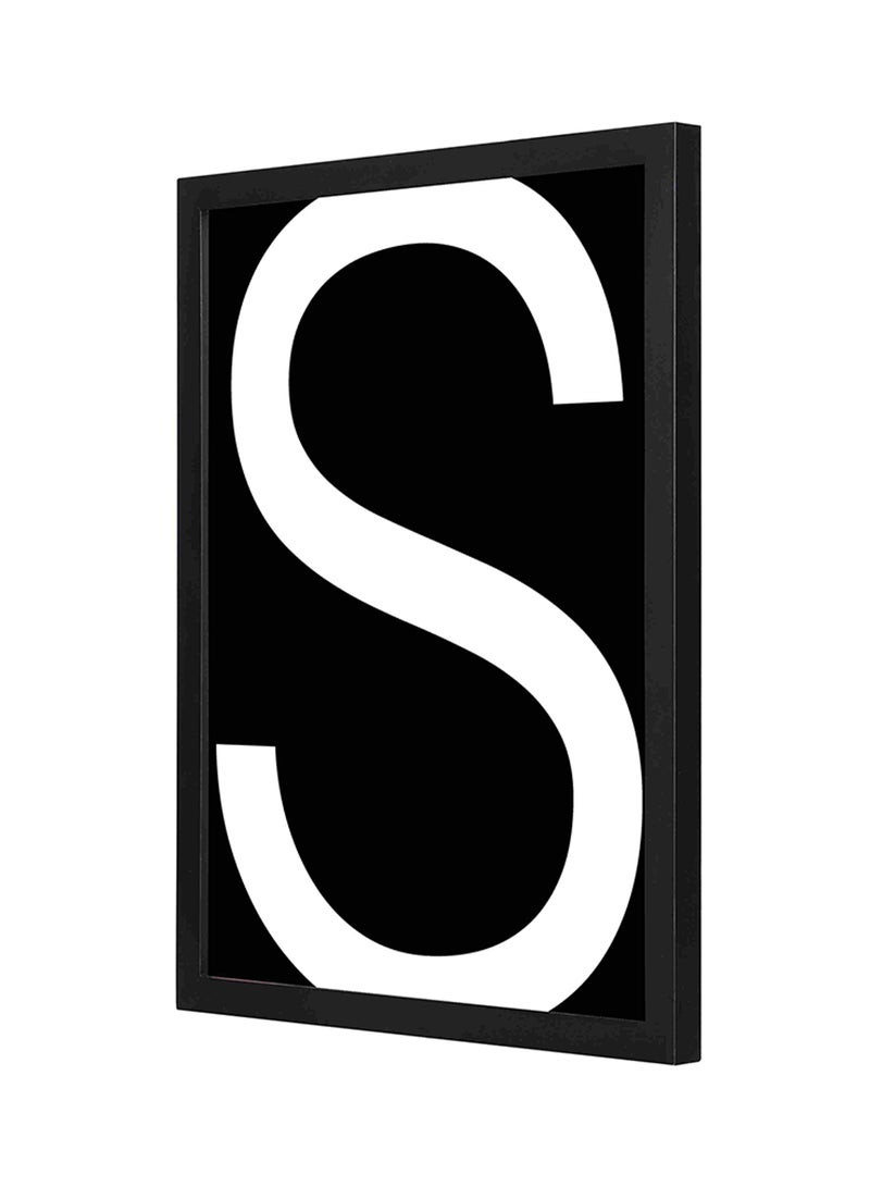 لوحة فنية بإطار خشبي مطبوع عليها حرف S أسود/ أبيض 33 x 43سم - Image 1