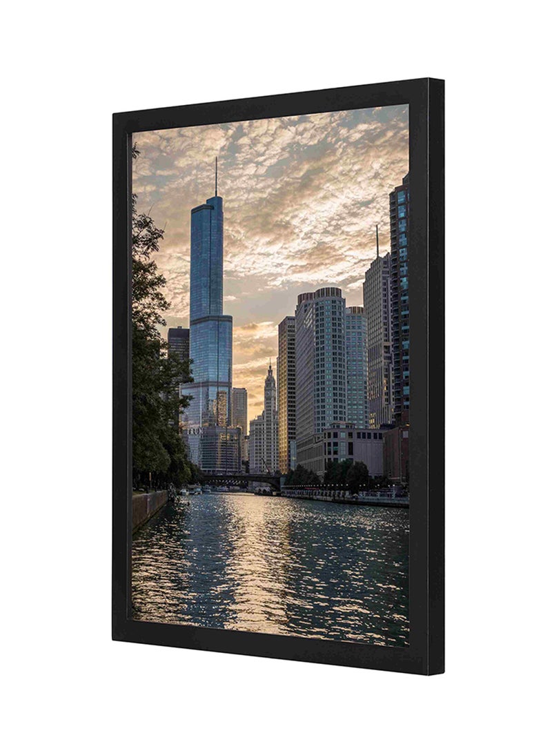 لوحة فنية لديكور الحائط بإطار خشبي لمنظر المدينة من النهر متعدد الألوان 33x43سنتيمتر - Image 1