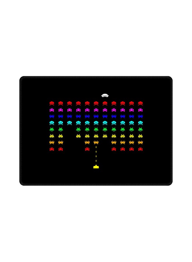 ستايلايزد لوحة ماوس مصنوعة من المطاط وبتصميم لعبة الفيديو "Space Invader" متعدد الألوان