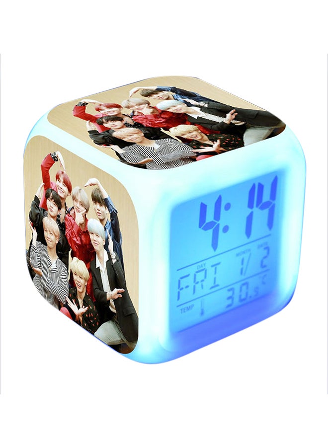 بيوينتي ساعة منبه رقمية بتصميم مكعب متعدد الألوان 8 x 8سم - Image 1