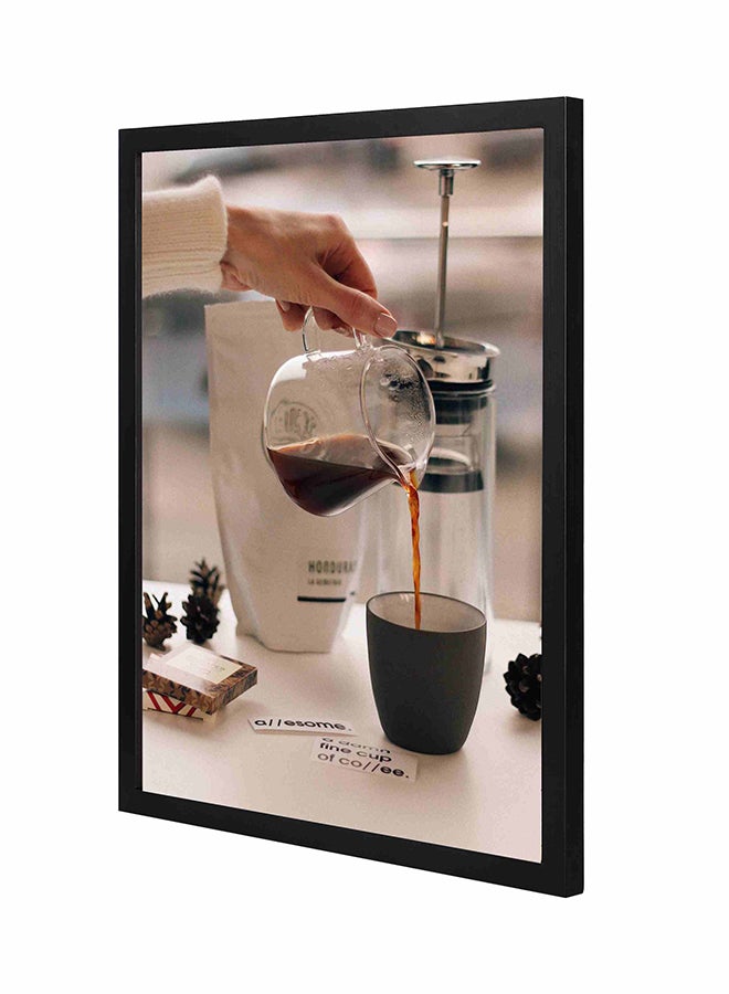 لوحة فنية جدارية تمثل إبريق قهوة زجاجياً شفافاً بإطار خشبي رمادي/أسود 43x53سم