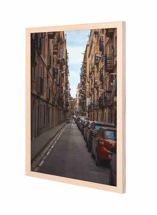 لوحة ديكور حائط بإطار خشبي تعبر عن مجموعة سيارات متوقفة في طريق ضيق متعدد الألوان 43x53سم