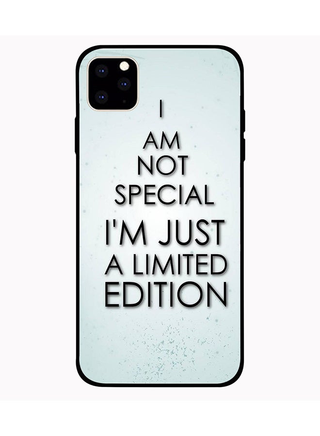 غطاء حماية واق لهاتف أبل آيفون 11 بطبعة تحمل عبارة "I Am Not Special"