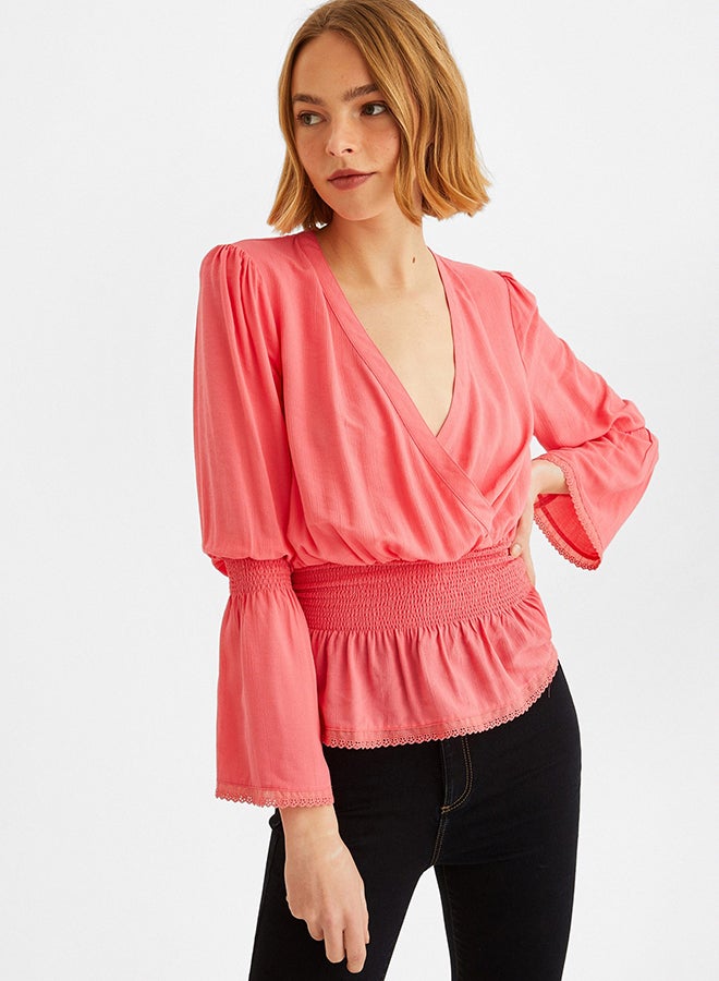 أو إكس إكس أو بلوزة بتصميم مكشكش وردي - Image 1