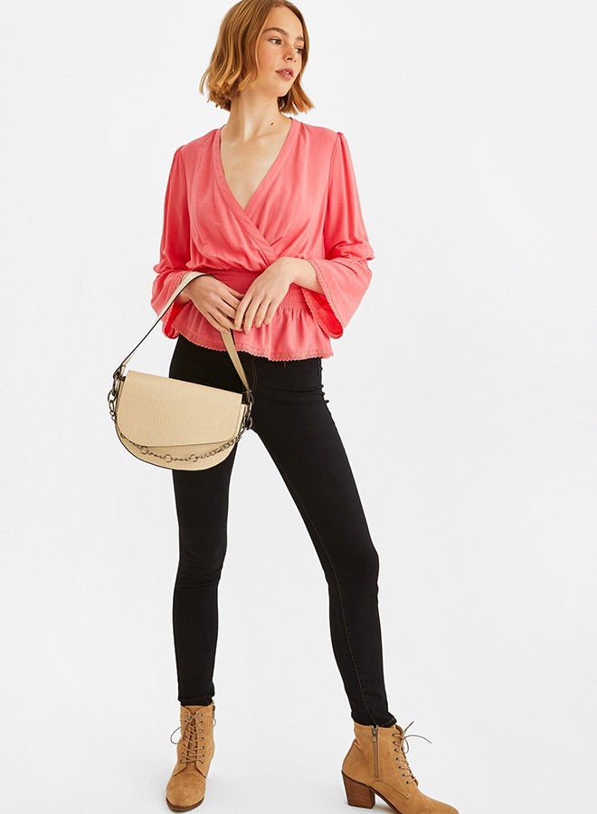 أو إكس إكس أو بلوزة بتصميم مكشكش وردي - Image 3