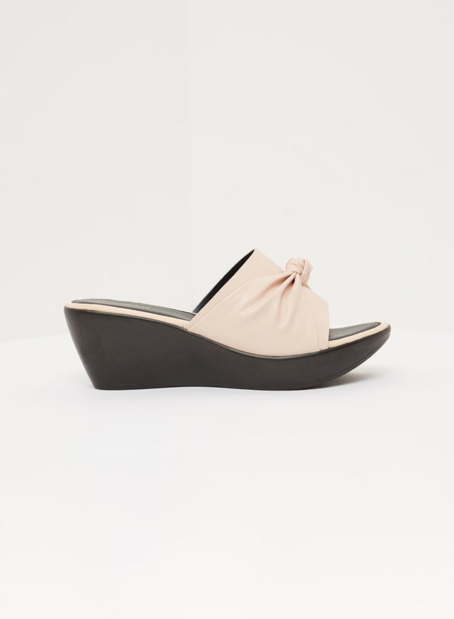 شو اكسبرس صندل بكعب عريض وجزء علوي معقود بيج / أسود - Image 1