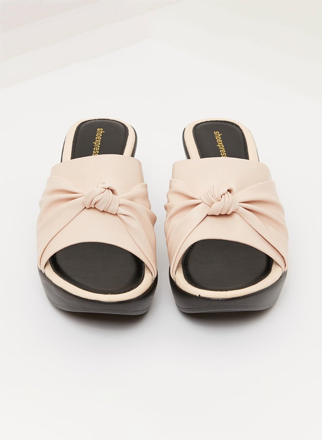 شو اكسبرس صندل بكعب عريض وجزء علوي معقود بيج / أسود - Image 2