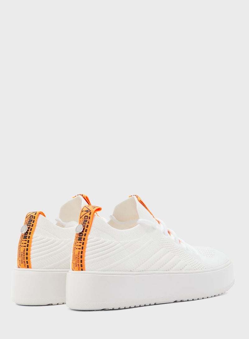 ستيف مادن سنيكرز بريتا برقبة قصيرة أبيض - Image 2