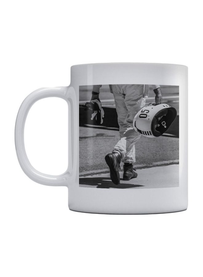 أتيك مج بطبعة سائق سيارة سباق أبيض/أسود/رمادي