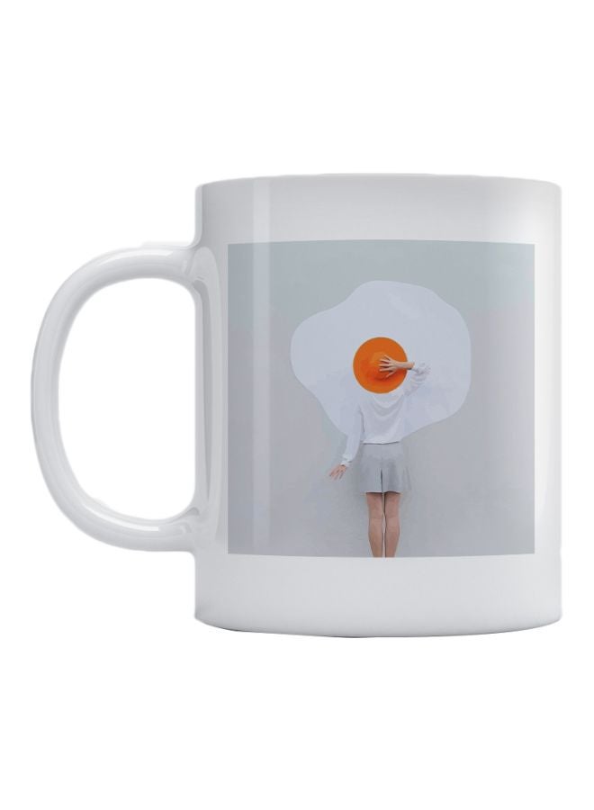 مج من السيراميك بطبعة أبيض/برتقالي/رمادي