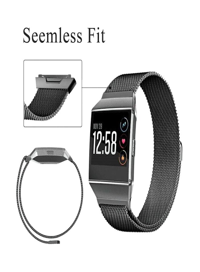 سوار ساعة فيتبيت أيونيك الذكيّ من الستانلس ستيل بقفل مغناطيسي قويّ، باللّون الأسود. - Image 3