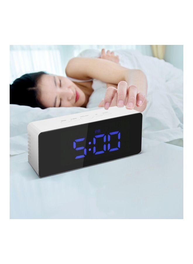 ساعة رقمية بشاشة LED أبيض / أسود / أزرق 14.5سم  - Image 5