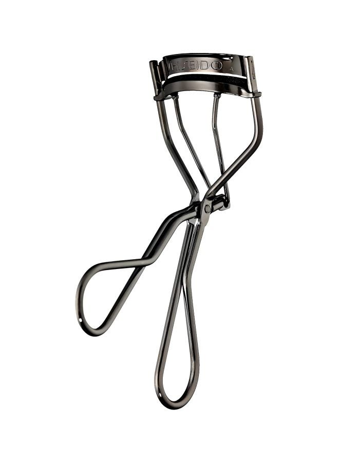 Shiseido Eyelash Curler With Silicone Rubber Pad Silver - Image 1