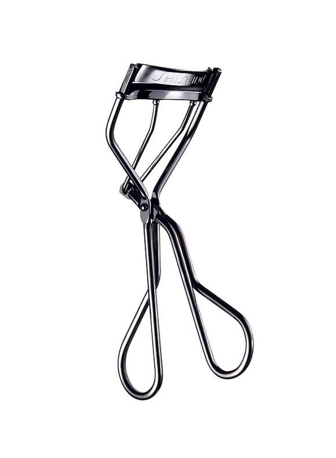 Shiseido Eyelash Curler With Silicone Rubber Pad Silver - Image 3
