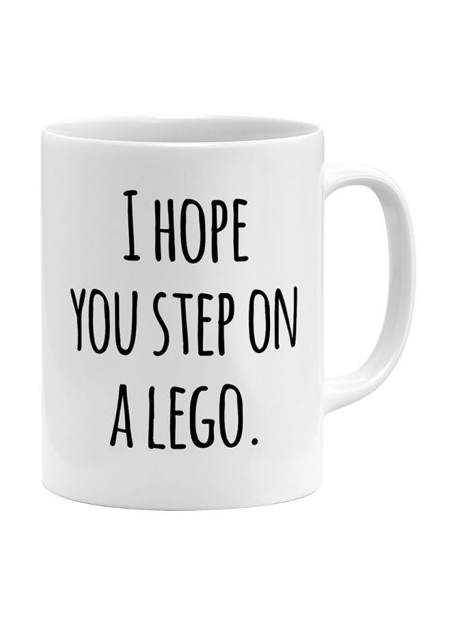مج قهوة من السيراميك مزينة بطبعة عبارة "I Hope You Step On A Lego" أبيض/ أسود