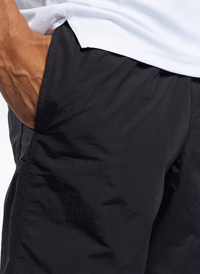 ريبوك شورت للتدريب ايسينشالز يوتيليتي أسود/ أبيض - Image 4