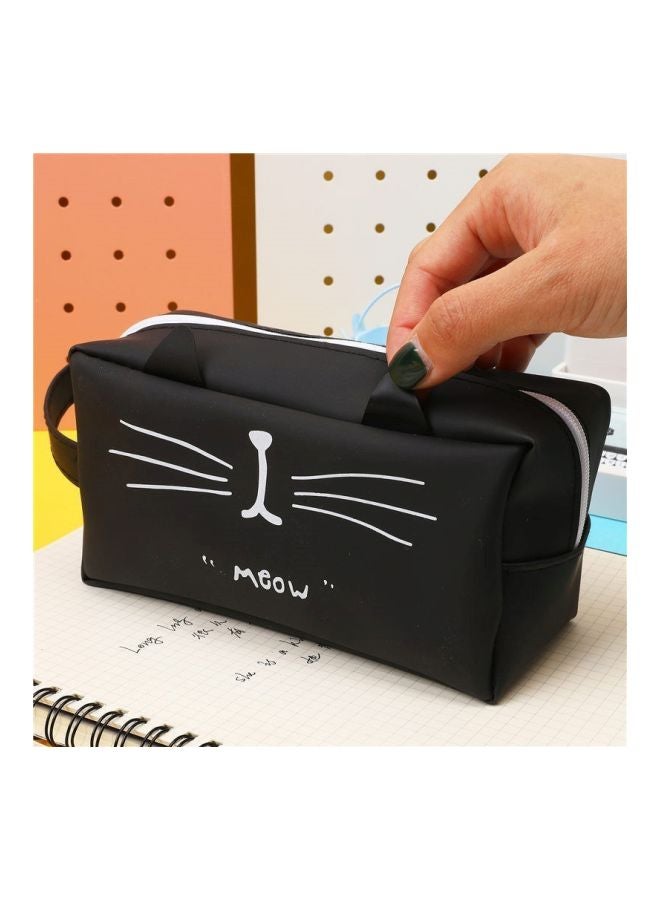 بيوينتي حقيبة أقلام رصاص مطبوع عليها شارب قطة وكلمة "Meow" أسود/ أبيض  - Image 5
