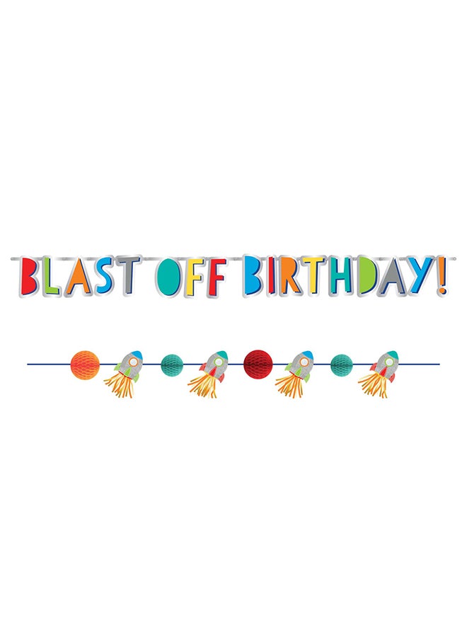 أمسكان زينة معلقة مع عبارة "Blast Off Birthday Letter"