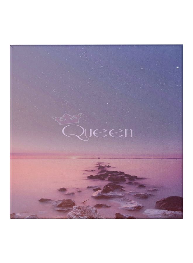 لوحة جدارية بطبعة كلمة "Queen" مزودة بإطار أزرق/ وردي/ أبيض 30x30سم