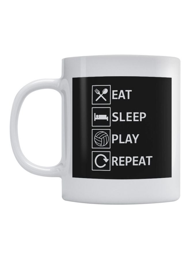 "مج من السيراميك بطبعة عبارة "Eat Sleep Play Repeat" أبيض/ أسود