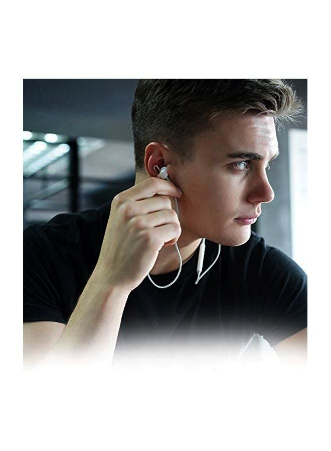اديفير سماعات رأس W200BT لاسلكية بخاصية بلوتوث 5.0 بتصميم رياضي وبوقت تشغيل يصل إلى 7 ساعات مقاومة للماء والعرق بمعيار IPX5 وبخاصية إلغاء الضوضاء لالتقاط صوت واضح ومزودة بميكروفون أبيض - Image 4