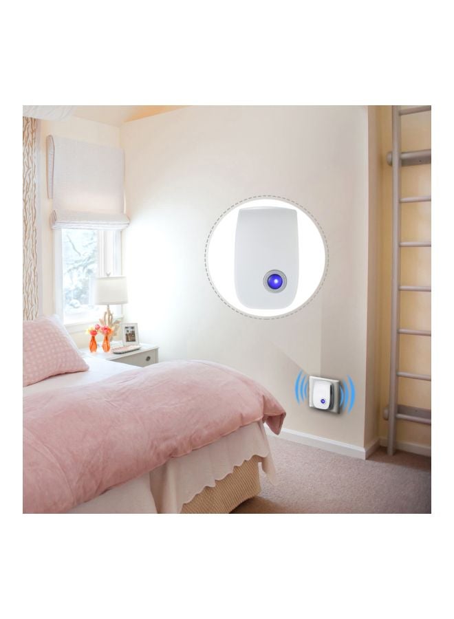 4-Piece Electronic Ultrasonic Pest Repeller 6W White - Image 5