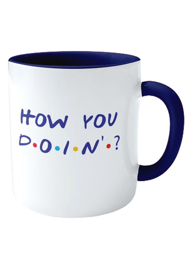 "مج قهوة بطبعة عبارة "How You Doin" أزرق/ أبيض