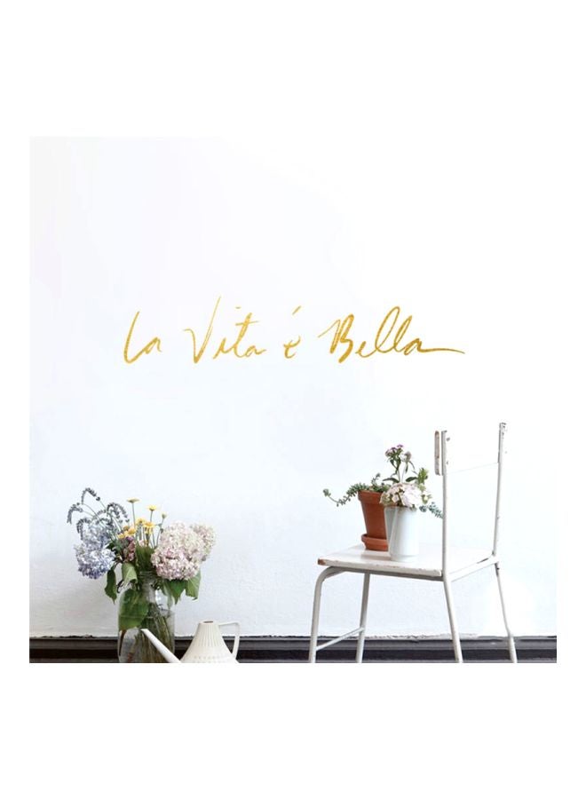 "ملصق جداري للزينة بطبعة عبارة "La Vita Bella" ذهبي 65x13سم - Image 1