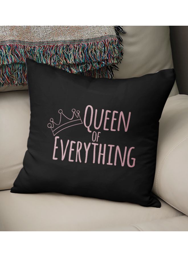 وسادة للزينة بطبعة عبارة "Queen Of Everything" أسود/وردي 16x16بوصة - Image 2