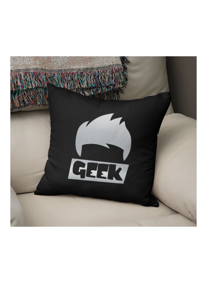 وسادة زينة مطبوع عليها كلمة "Geek" أسود/فضي 16x16بوصة - Image 2