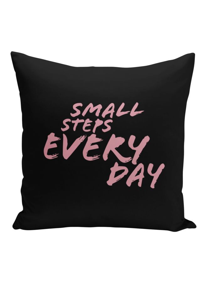 "وسادة زينة مطبوع عليها عبارة "Small Steps Every Day" أسود/وردي 16x16بوصة  - Image 1
