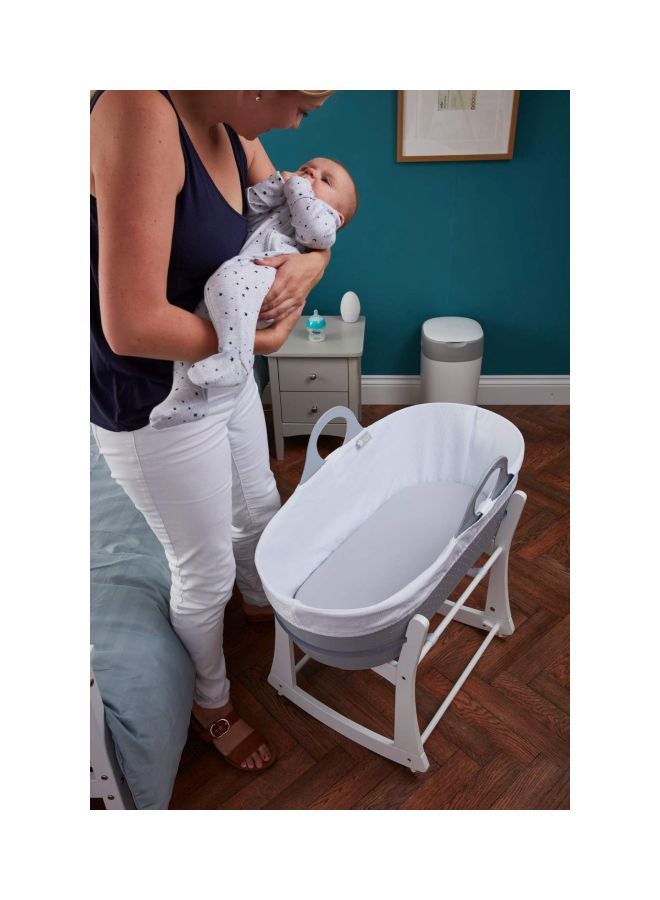 tommee tippee - Sleepee Moses Basket With Stand - Mint Green/White - Image 1