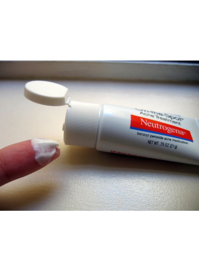 Neutrogena On-The-Spot Acne Vanishing Formula White 0.75ounce  - Image 4