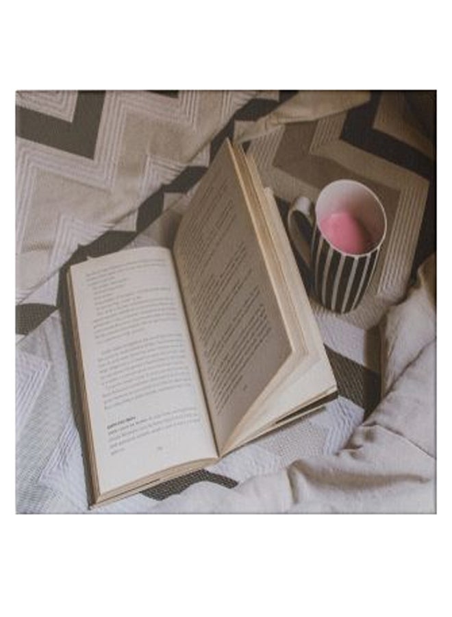 لوحة فنية من قماش الكانفاس بتصميم كتاب مزوّدة بإطار مخفي أبيض/أسود/بيج 50 x 50سم - Image 1