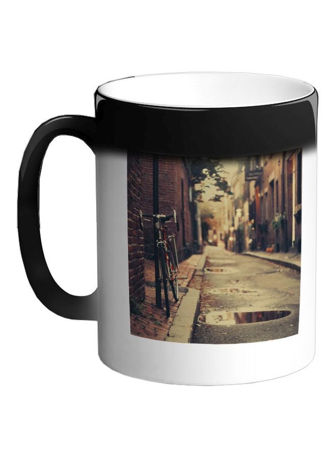 ديكالاك مج يتغير لونه بالحرارة بطبعة صورة لشارع أسود 325ملليلتر - Image 1