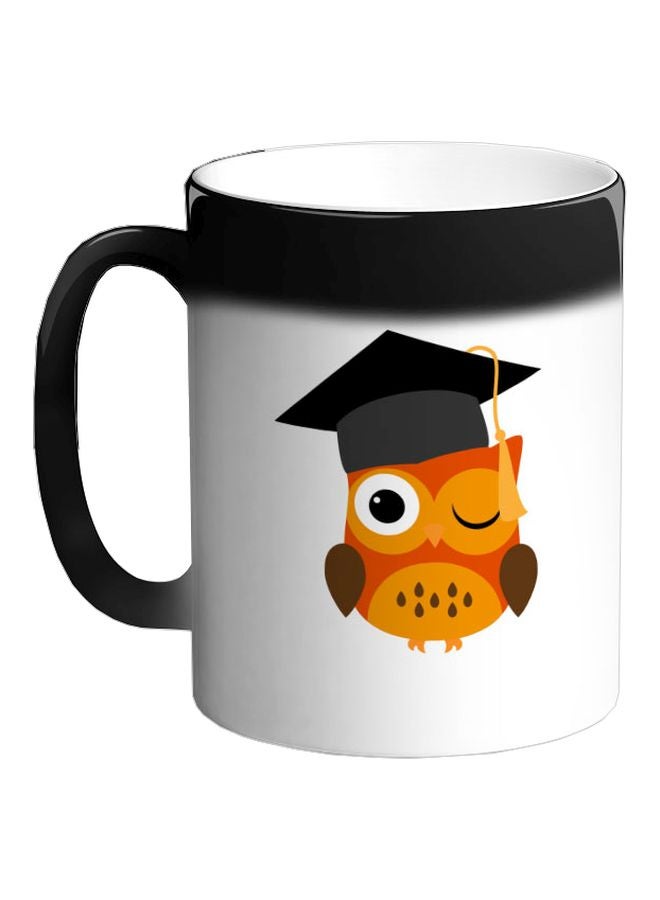 ديكالاك مج متغير اللون بطبعة بومة التخرج أسود - Image 1