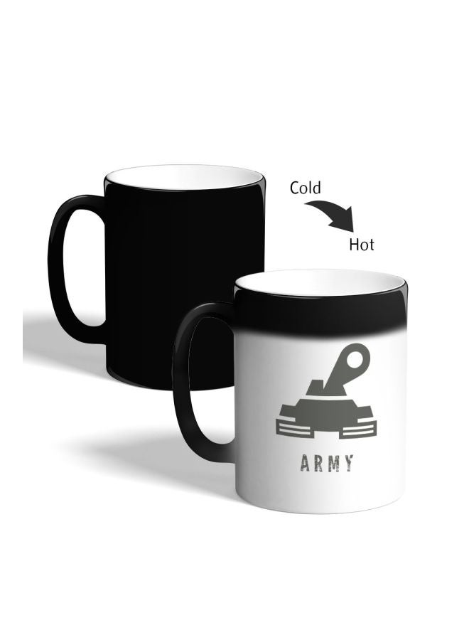 ديكالاك مج قهوة متغير اللون بطبعة كلمة "Army" أسود 325ملليلتر - Image 2