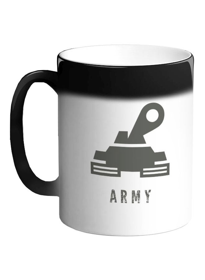 ديكالاك مج قهوة متغير اللون بطبعة كلمة "Army" أسود 325ملليلتر - Image 1