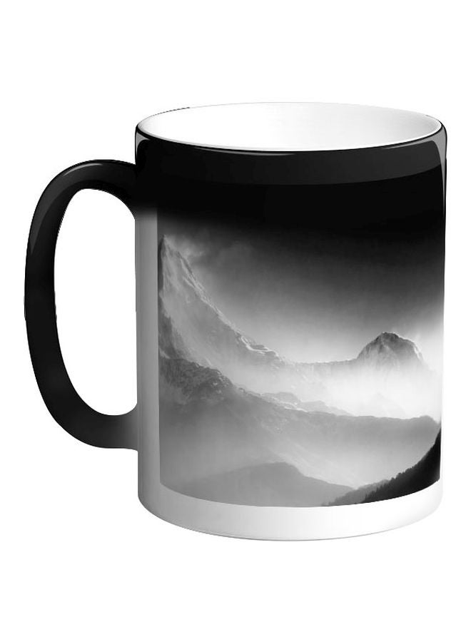 ديكالاك مج قهوة متغير اللون مطبوع عليه رسمة جبال مرتفعة أسود 325ملليلتر - Image 1